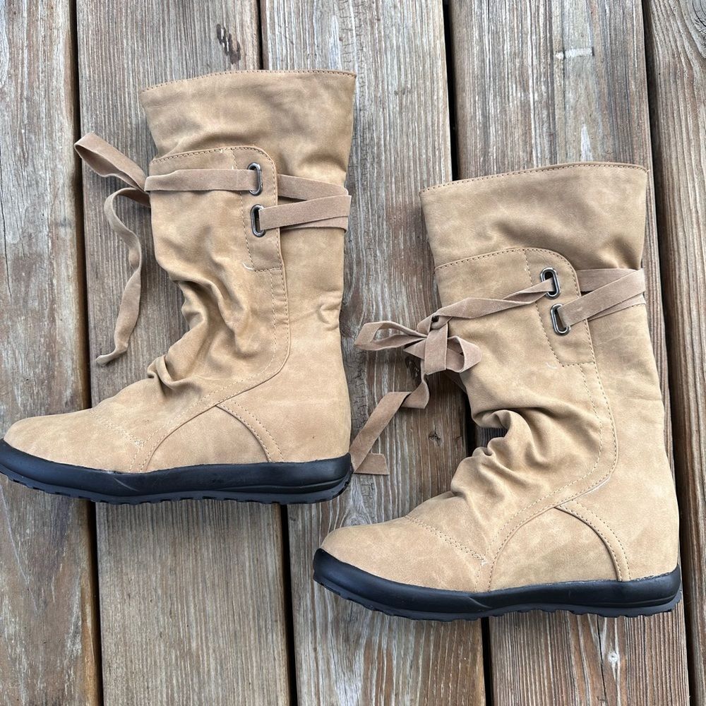 Kaki mid calf women’s lace up boots size 6